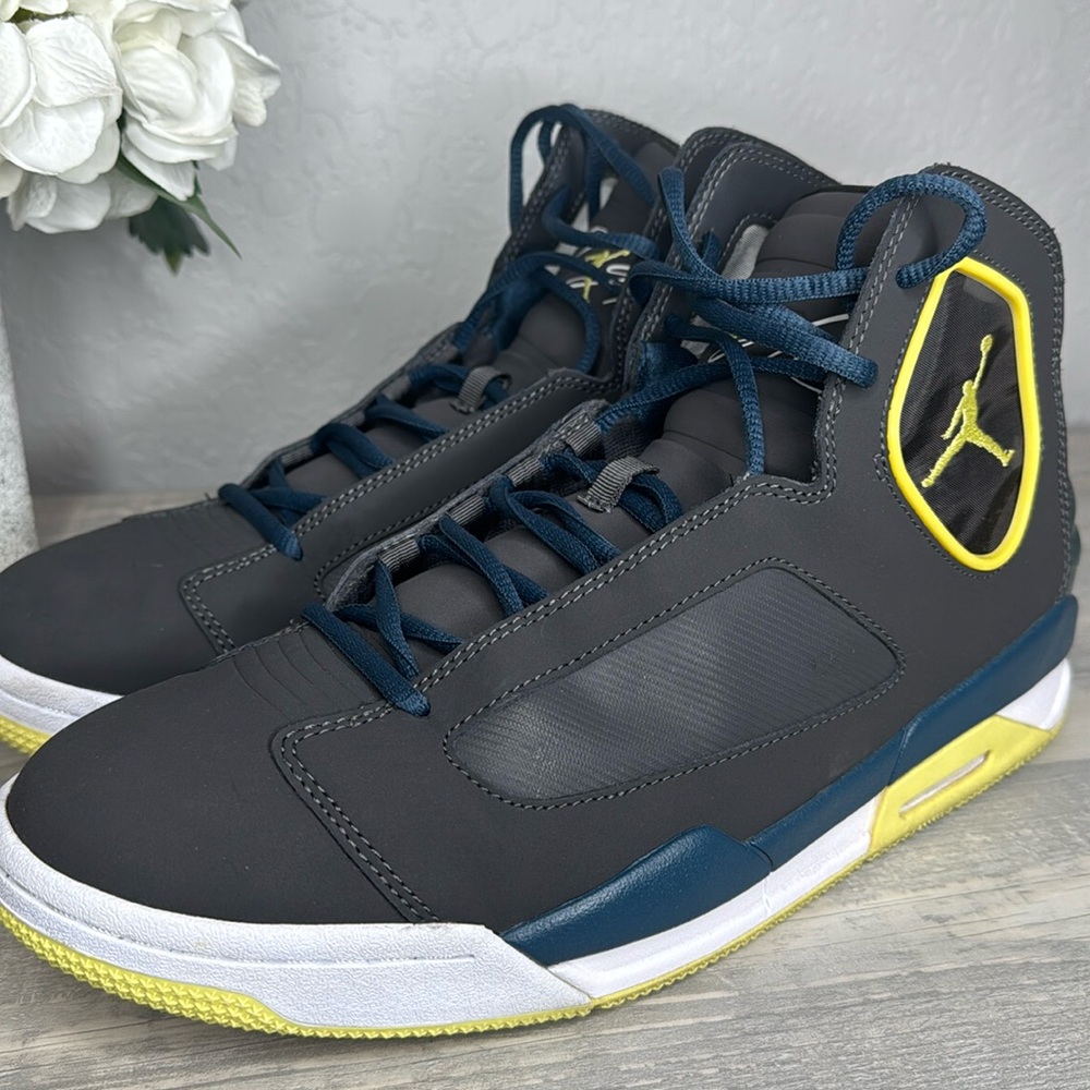 Jordan Flight Luminary Men’s Size 11.5